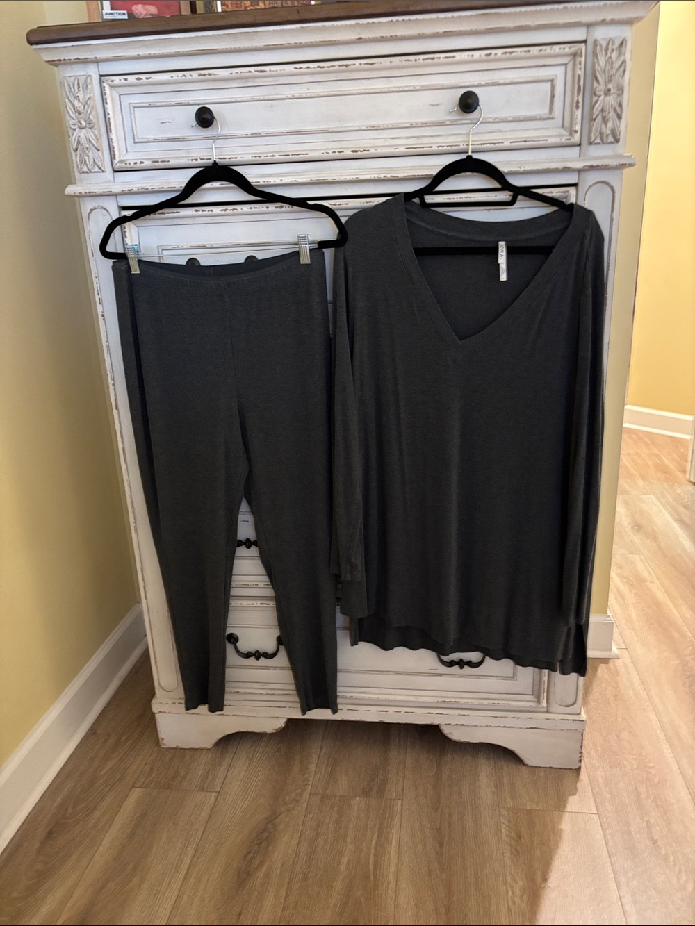 Soma Charcoal Gray V-Neck Lounge Top & Leggings Set